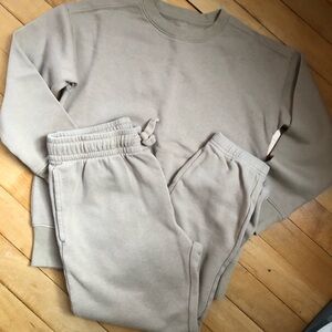 Crewneck and jogger sweat set